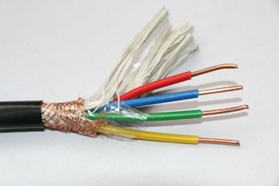 通讯电缆 连接现代通信的基石